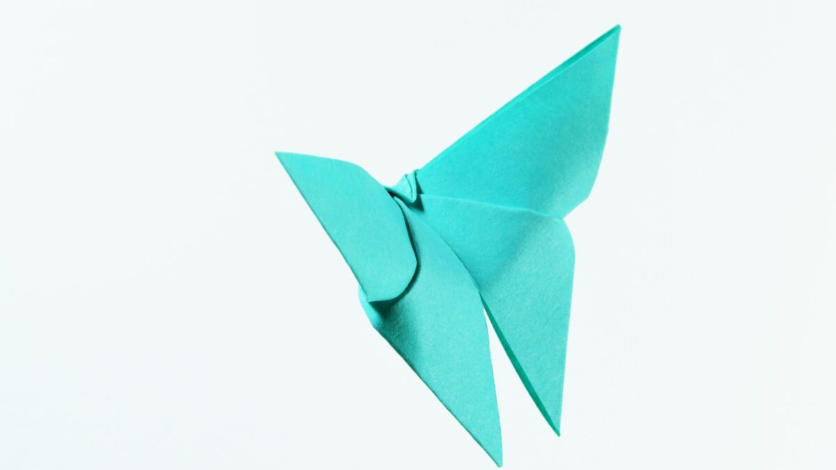 Origami (Kağıt Katlama) Başlangıç Rehberi: Kolay Figürler Nasıl Yapılır?