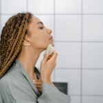 Gua Sha ve Jade Roller (Yeşim Taşı) İle Yüz Masajı Nasıl Yapılır?