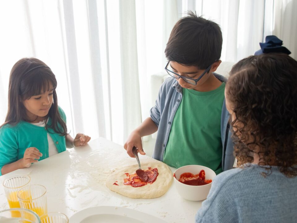 Evde Pizza Hamuru Ve Sosu Nasıl Yapılır? (İnce Ve Çıtır Hamur)