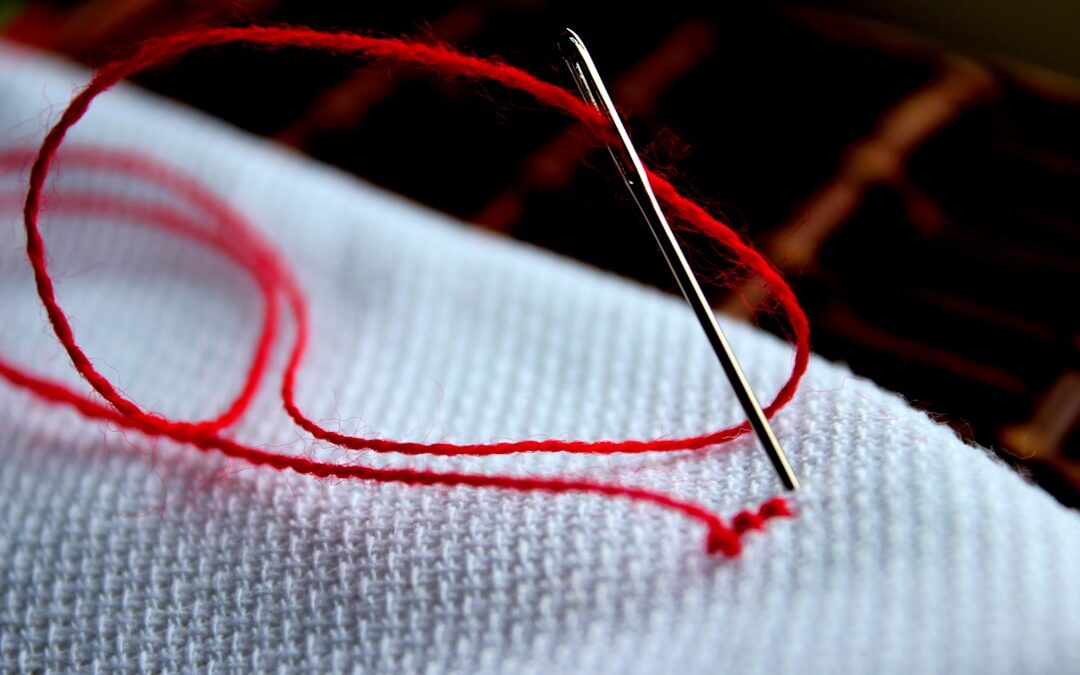 Delinen Veya Sökülen Kıyafetler Görünmez Dikişle (Invisible Stitch) Nasıl Dikilir?