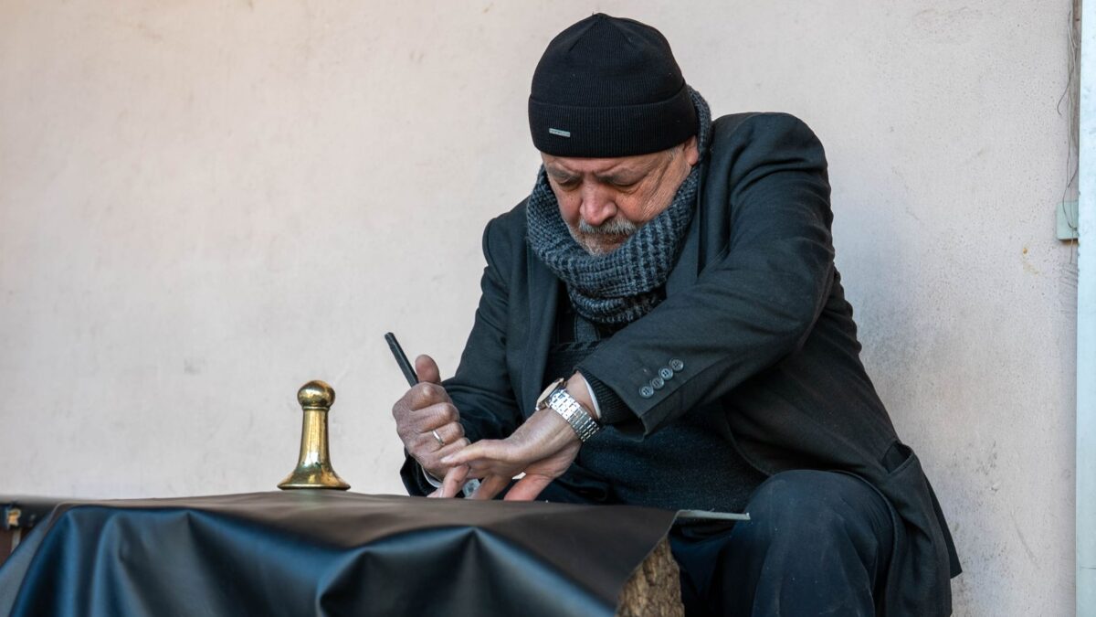 Deri Ceket Veyahut Deri Çanta Çizikleri Ve Yırtıkları Nasıl Tamir Edilir?