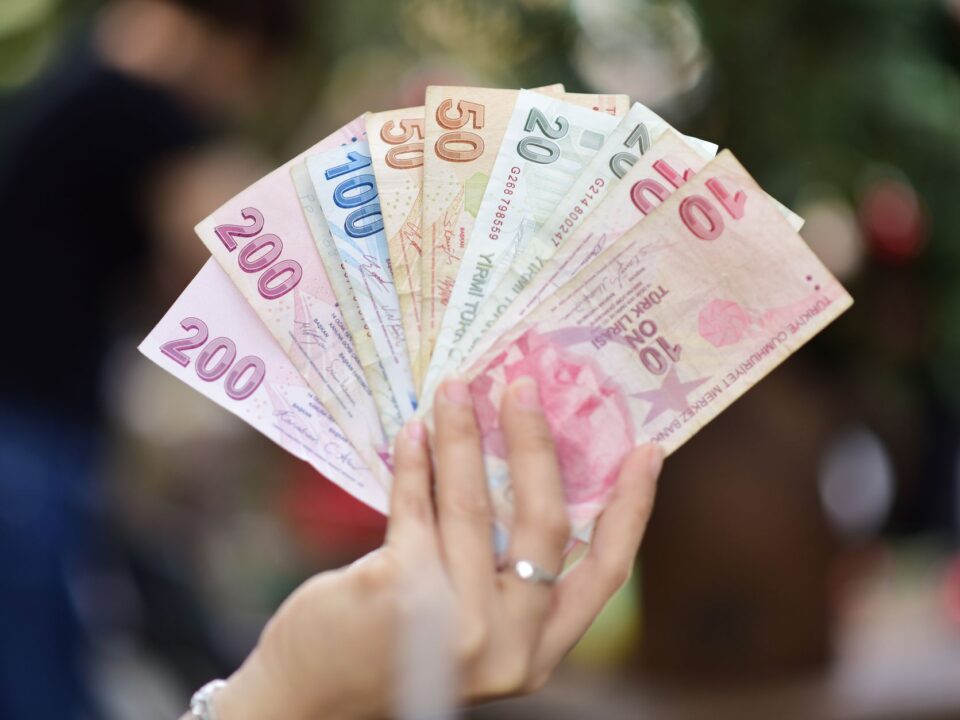 Yurt Dışında Komisyonsuz Para Çekme ve Harcama Nasıl Yapılır?