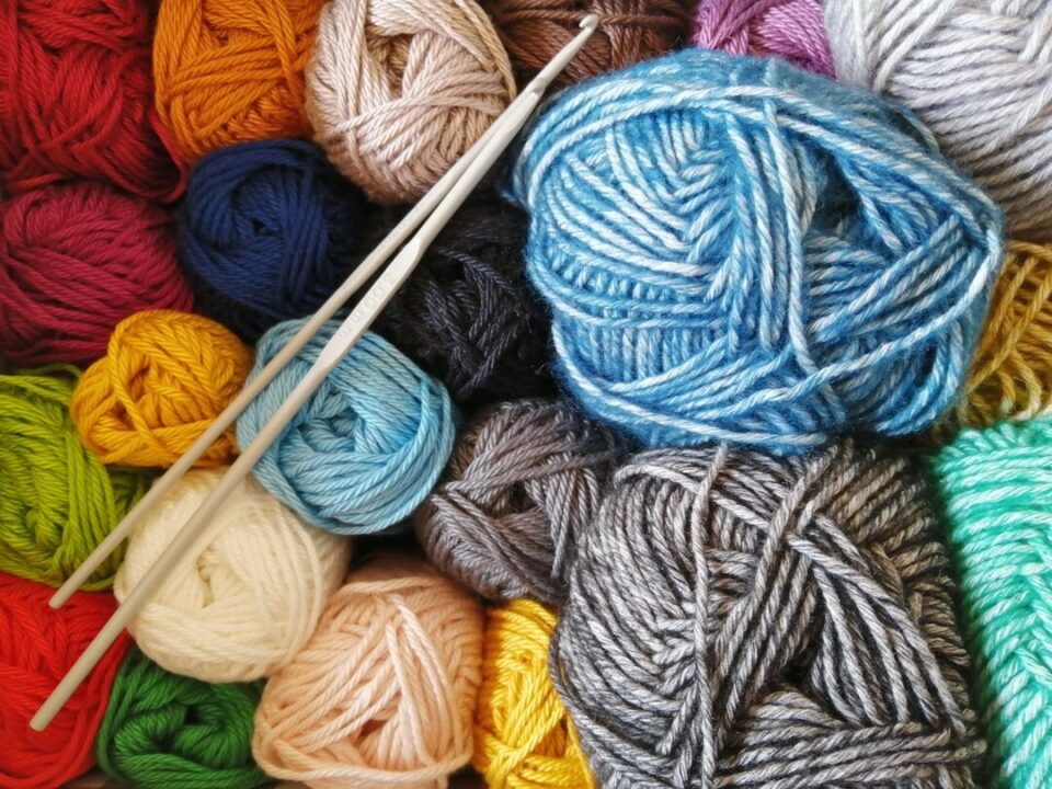 🧶 2. El İşleri, Örgü ve Tekstil Hobileri (20 Başlık)