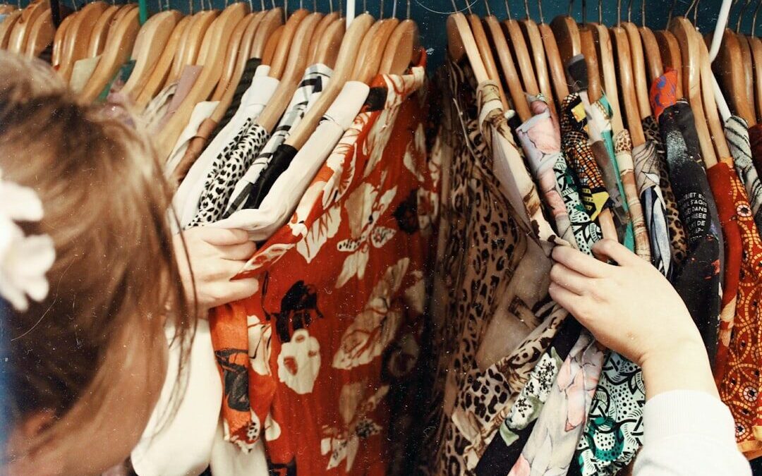 Eski Kıyafetleri Yenileme (Upcycling) ve Kişiselleştirme Nasıl Yapılır?