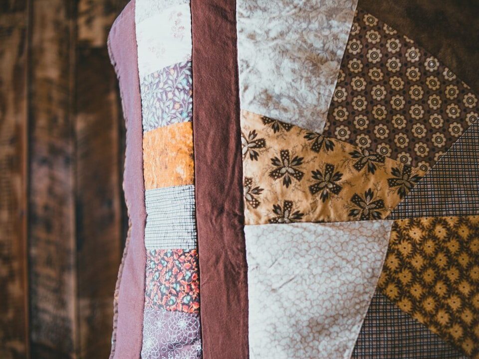 Patchwork (Kırkyama) Tekniği İle Örtü ve Kırlent Yapımı