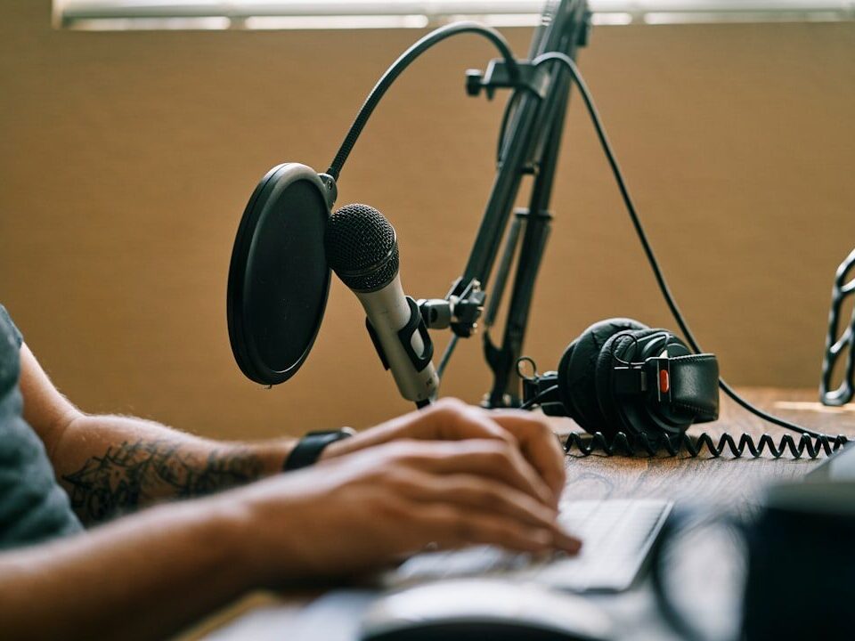 Evde Podcast Kaydı Nasıl Alınır? (Gerekli Ekipman ve Yazılımlar)