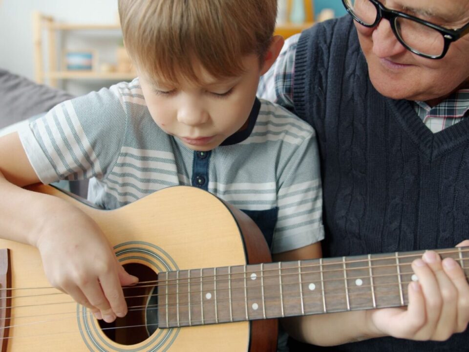 Gitar Çalmayı Kendi Kendine Öğrenme Rehberi: Nereden Başlamalı?