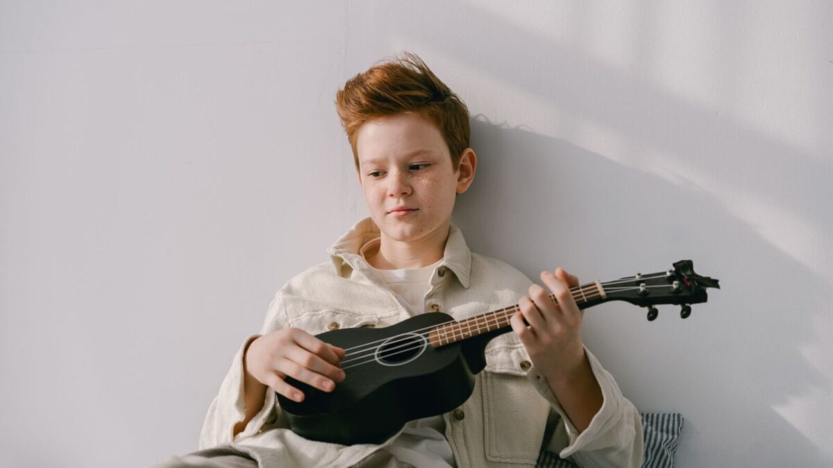 Ukulele Çalmaya Yeni Başlayanlar İçin Kolay Akorlar ve Şarkılar